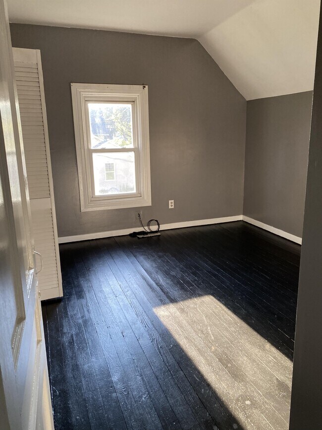 Photo - 215 E Oak St