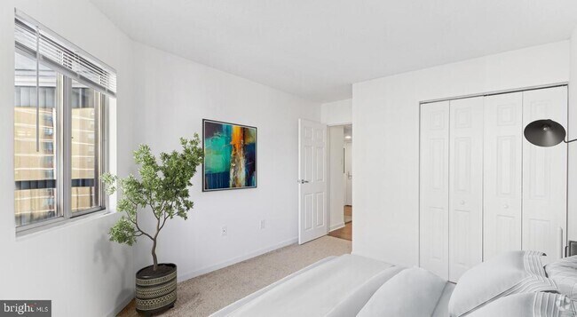 Building Photo - 450 N 18th St Unit 1B-1539 Rental