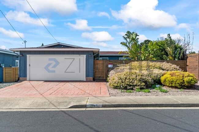 Building Photo - 1545 Crespi Dr