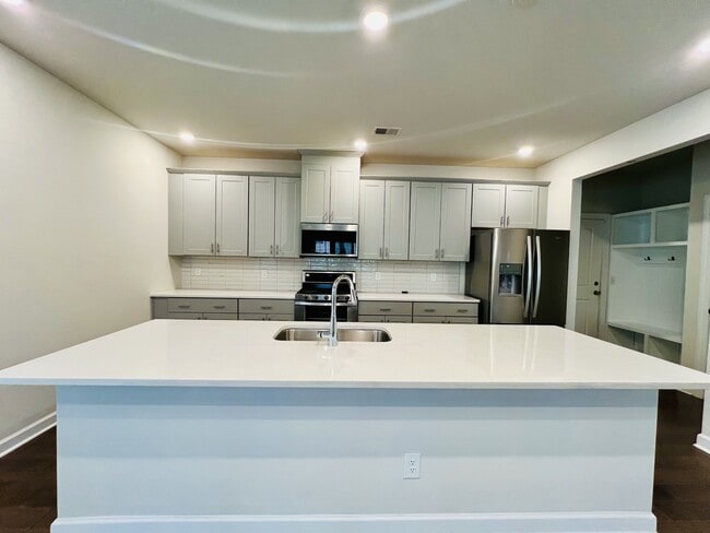 Photo - 3011 Lisburn St