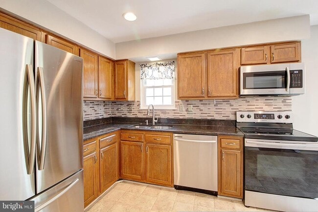 Photo - 101 S Oak Cliff Ct