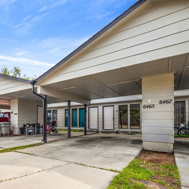 Photo - 2bed, 1.5 bath Duplex with Covered Carport & Fenced Yard! Unit 6465