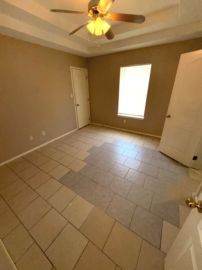 Master Bedroom - 302 W Amy Dr Unit B