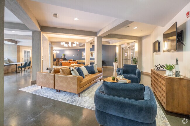 Clubhouse - 400 Rhett