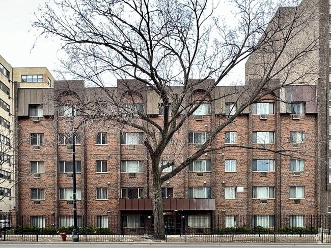 Building Photo - 5820 N Sheridan Rd Unit 412 Rental