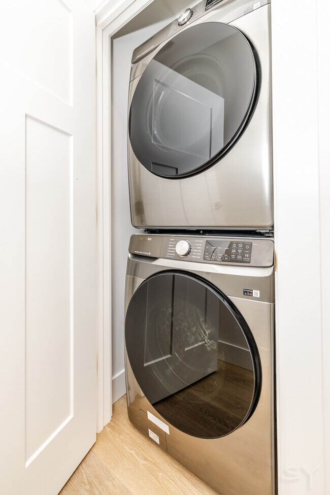 Photo - 1245 S Fairfield Ave Unidad 2