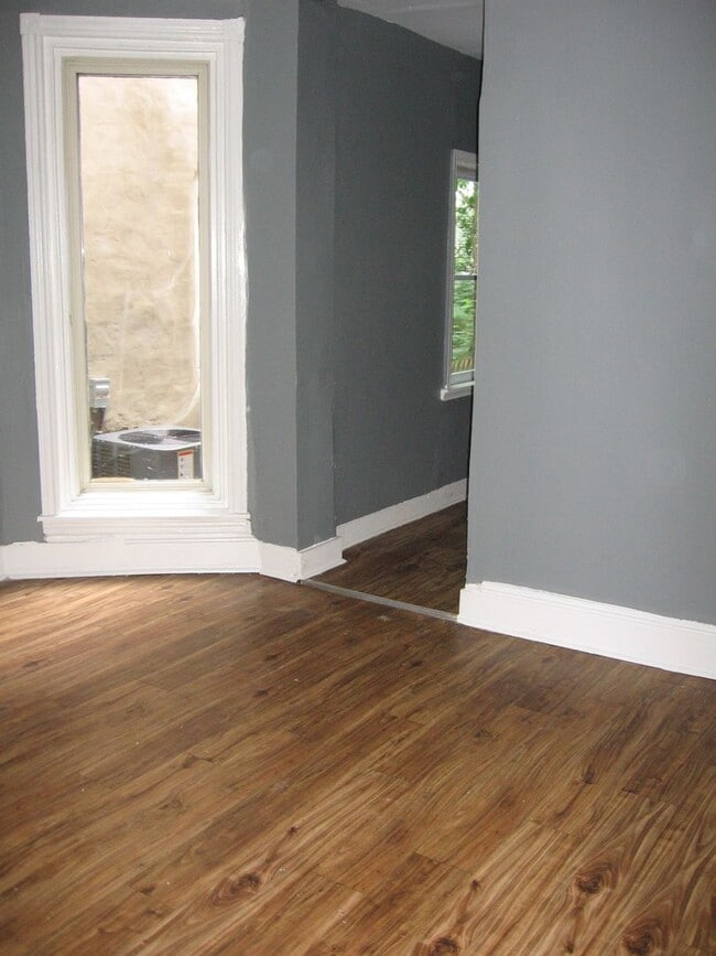 Photo - 878 N 50th St