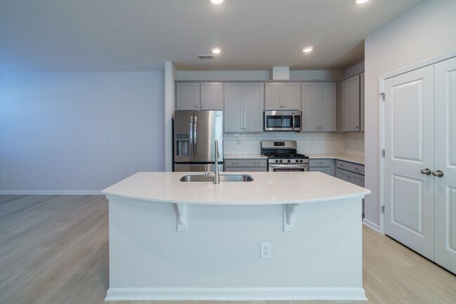Photo - Almost New End Unit Townhome in desirable Chateau community