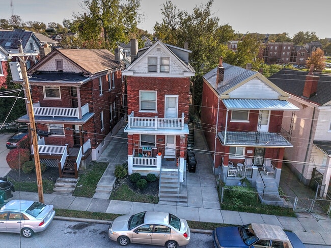 219 E Rochelle St