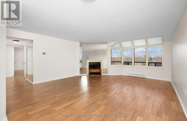 Photo - 255 The Donway W Unité 522