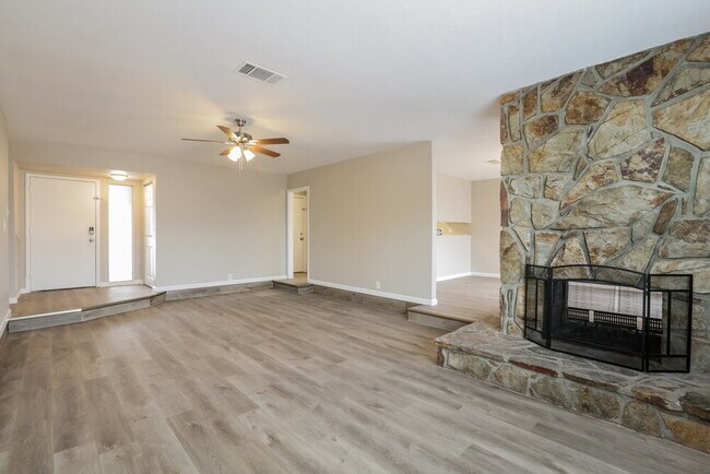 Photo - 8116 Eginton Ave