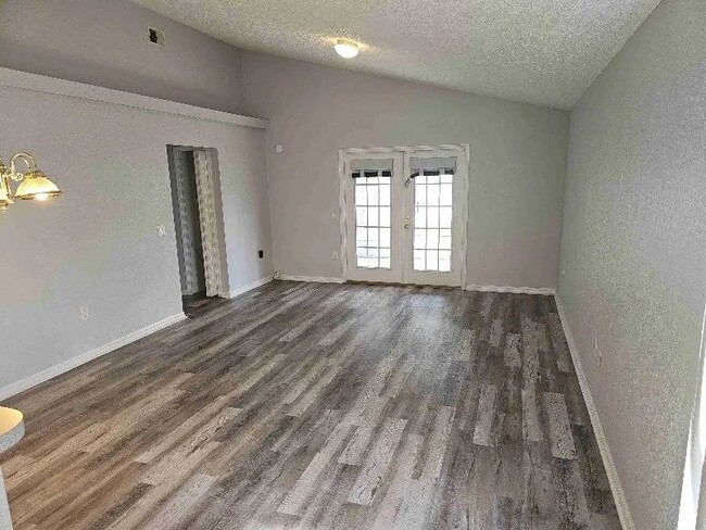 Photo - 955 Forrest Dr