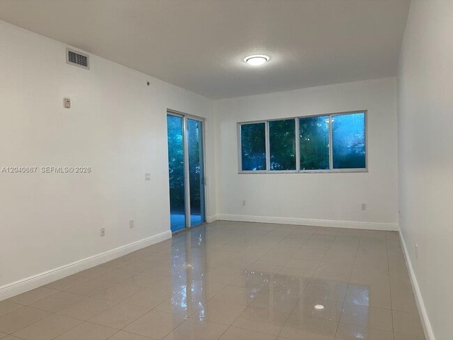 Building Photo - 652 NE 63rd St Unit 102