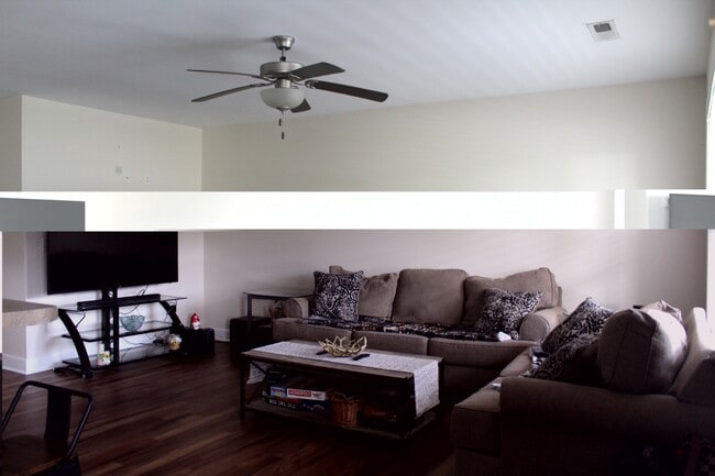 Photo - 111 Glasgow Dr