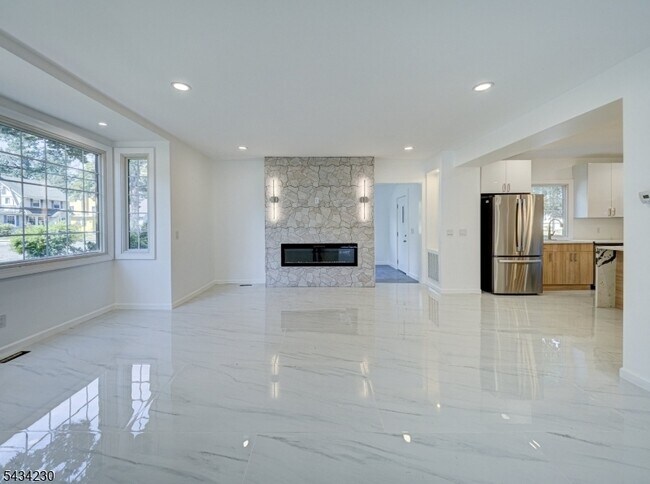 217 Heywood Ave