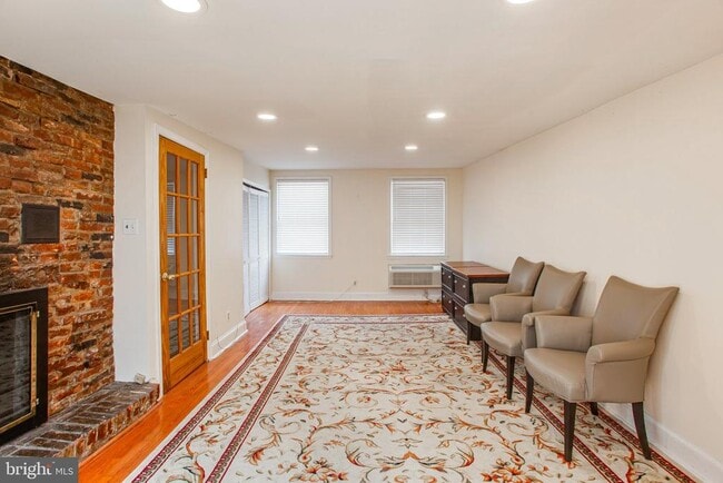 Photo - 733 N 24th St