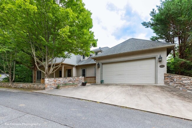 Photo - 370 Country Club Dr