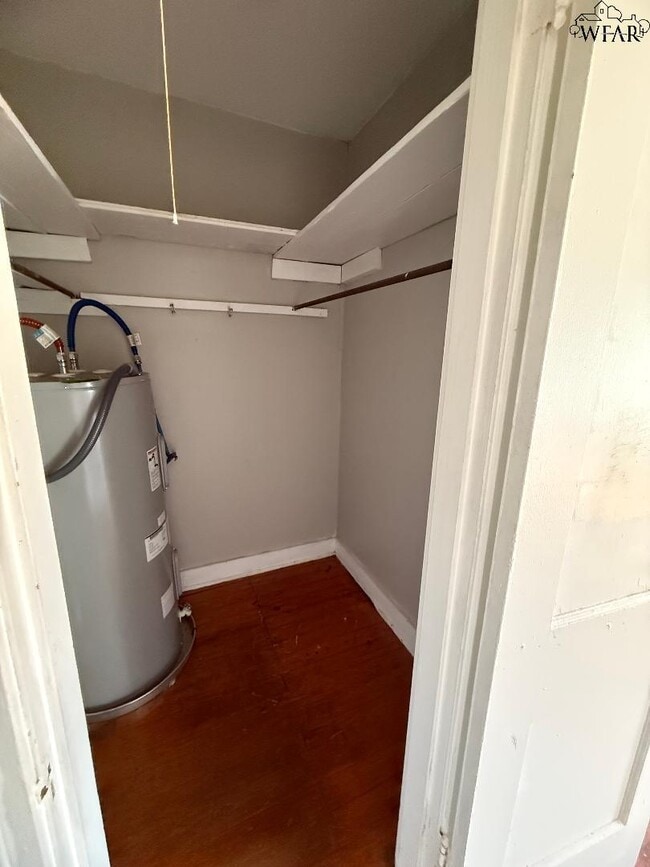 Photo - 2102 Jones St
