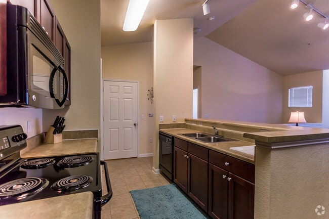 2BR, 2BA - Saenger - 1228 SF - Kitchen