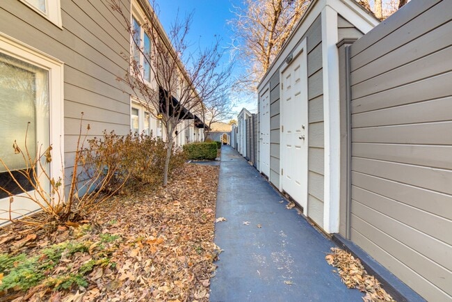 Photo - 2 Bed 2.5 Bath Right off Cherry Street!!