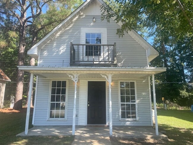 Building Photo - Renovated 3 Bedroom 2 Bath Home for Rent!