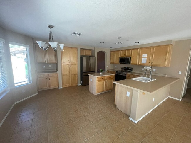 Photo - 1053 W Bruce Ave