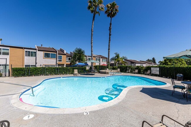 **LOOK NO FURTHER 3 BEDROOM TOWNHOME W/LAU... - **LOOK NO FURTHER 3 BEDROOM TOWNHOME W/LAU...