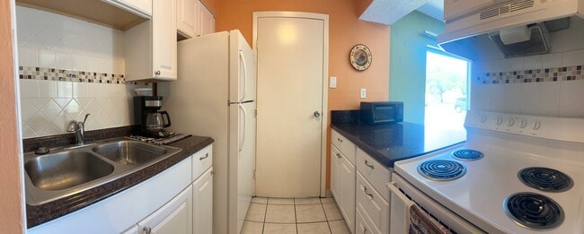 Photo - 4215 E Bay Dr Unidad 1702 A
