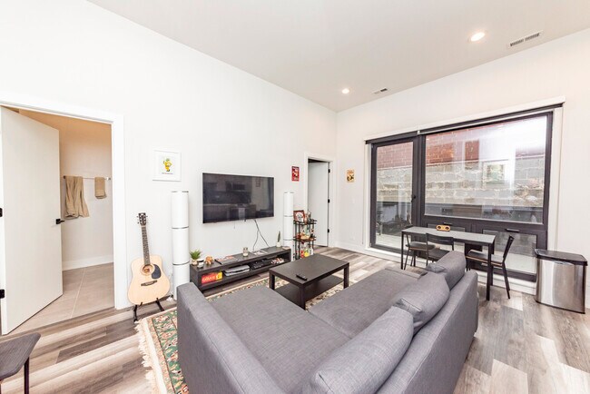Photo - 2317 N Clark St Unit 210