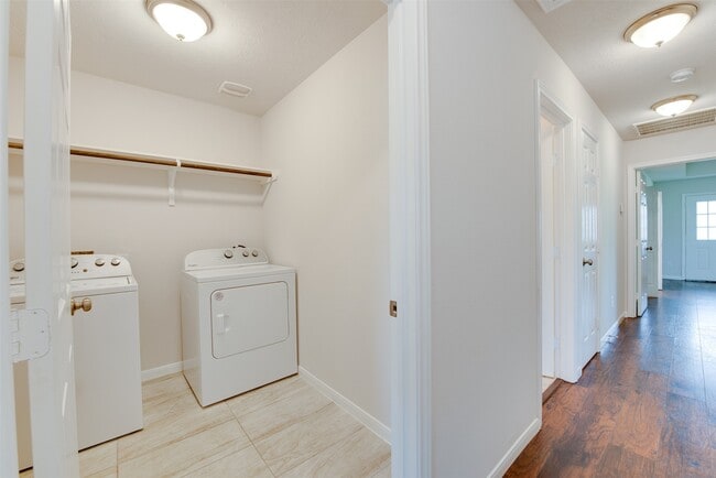 Building Photo - 5405 Groveton St Rental