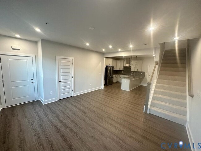 Photo - 579 Hazel Pl