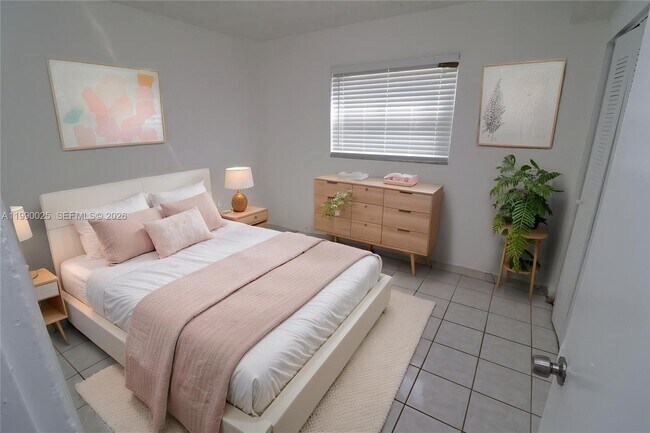 Photo - 951 SW 7th St Unit 2