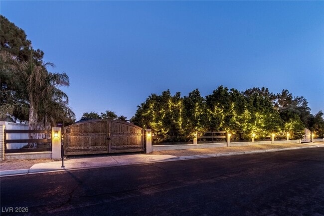 Photo - 2940 Rosanna St