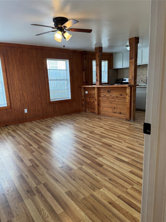 Photo - 2918 46th St