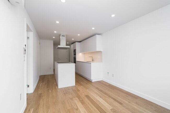 457 Marlee Ave Unit 205