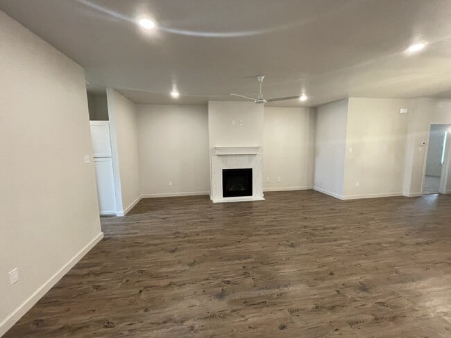 Photo - Luxurious Townhome Located In Abbey Glen - Cooper ISD