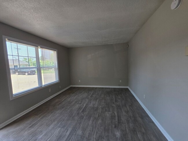 Building Photo - 203 Beech St Unit C