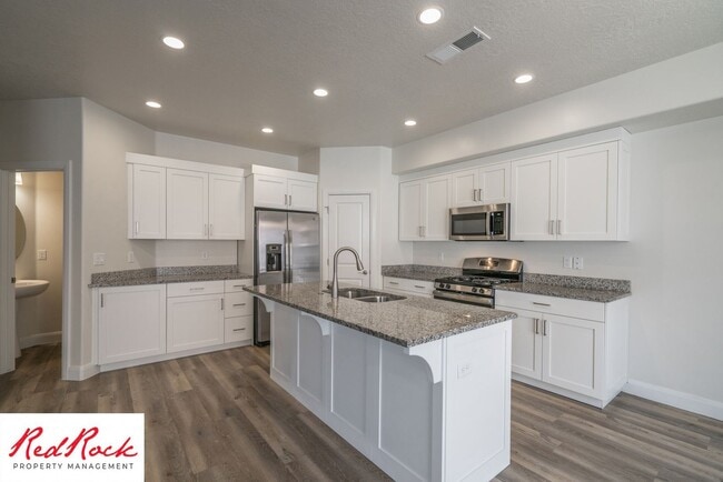 Modern Townhome in Desirable Hurricane Hei... - Modern Townhome in Desirable Hurricane Hei...