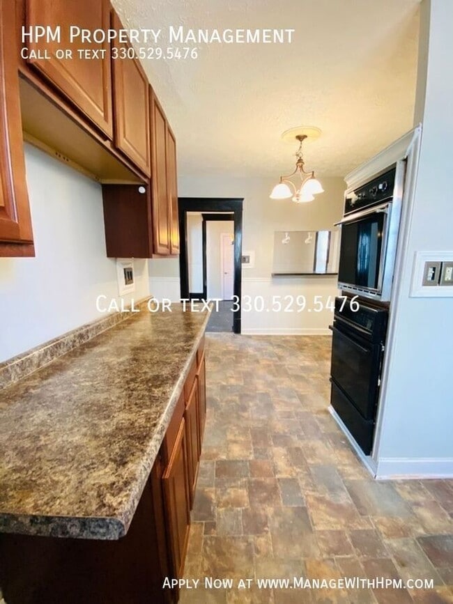 Photo - 1421 Piper Ct NW