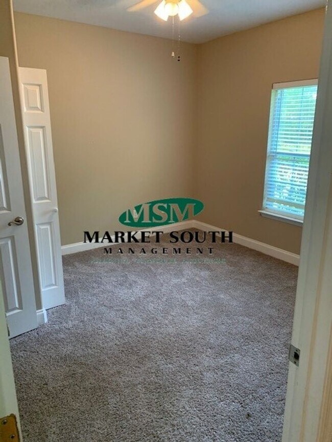 Photo - **APPLICATION PENDING!! BLOOMINGDALE DUPLEX