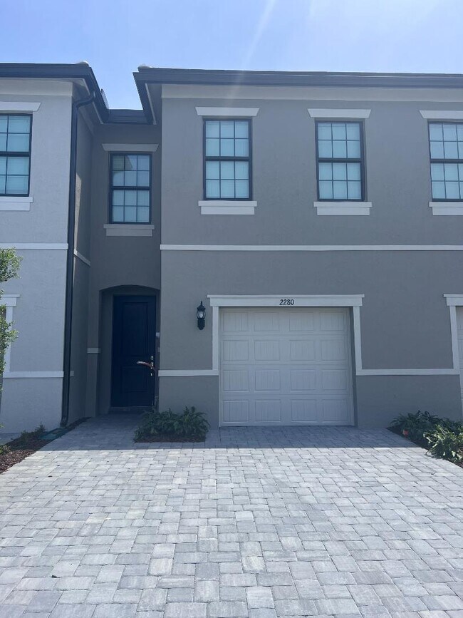 2280 Appleton Cir S