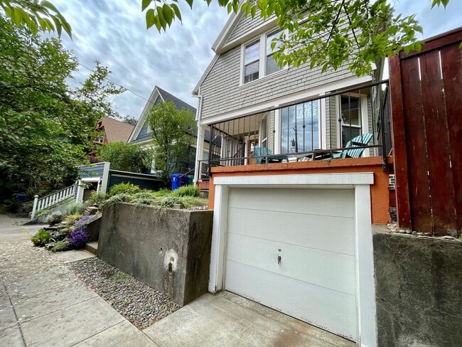 Photo - Lovely NE  3 Bed 2 Bath - King Neighborhood - A/C, Garage and Location!