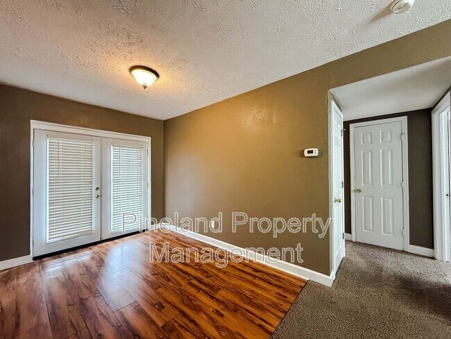 Photo - 307 Bradford Ave