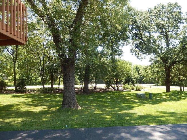 Photo - 375 Woodridge Cir Unit F