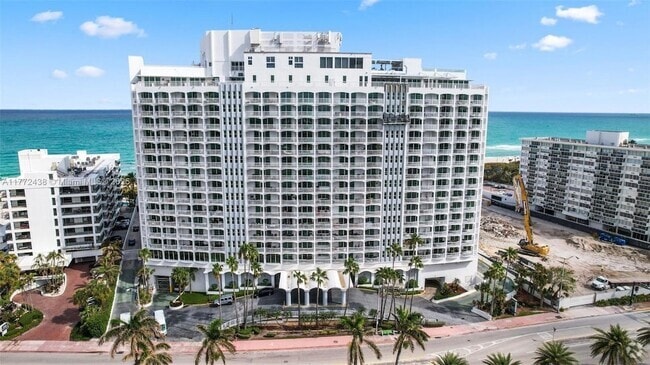 Building Photo - 5401 Collins Ave Unit 1407 Rental