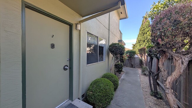 Building Photo - M929 Unit #2 Rental