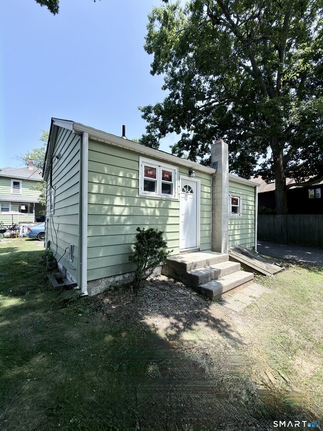 Building Photo - 216 Naugatuck Ave