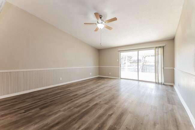 Photo - 5916 Cedar Ln