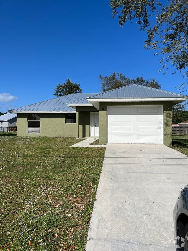 Building Photo - 3 BEDROOM 2 BATH  RENTAL  HOME IN THE SOUT...