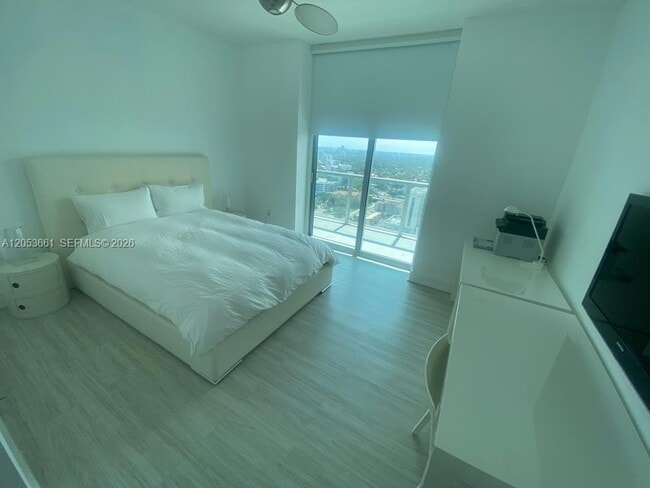 Photo - 79 SW 12th St Unit 3312-S